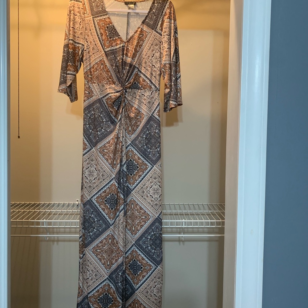 VENUS Geometric Patterned Maxi Dress